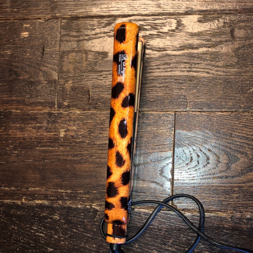Flat Iron Le Angélique Tiger Print Hair Straightener Flat Iron EUC works great